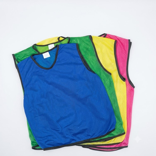 MESH BIBS WITH BOTTOM TRIMS